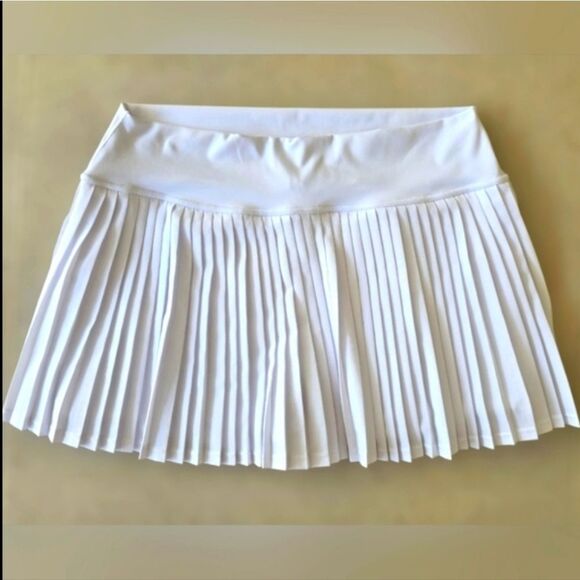 New- White Mini Skater Skirt with Pleats for Athletic Wear - Picture 8 of 9